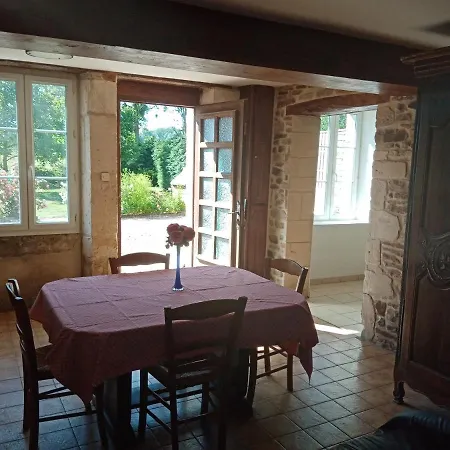 Maison De Campagne Entre Prairies Et Forets *